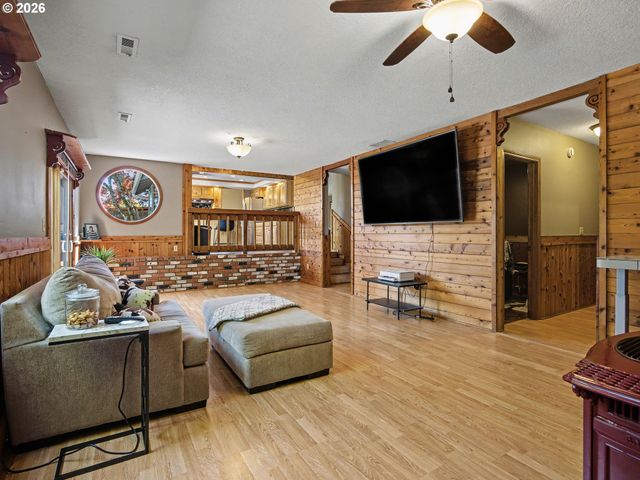 542 Ne 14TH Ave, Hillsboro, OR 97124