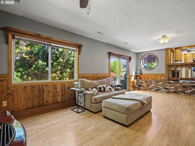 542 Ne 14TH Ave, Hillsboro, OR 97124