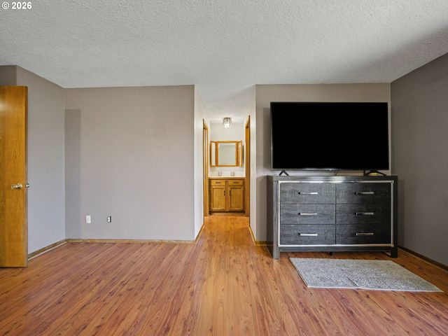 542 Ne 14TH Ave, Hillsboro, OR 97124