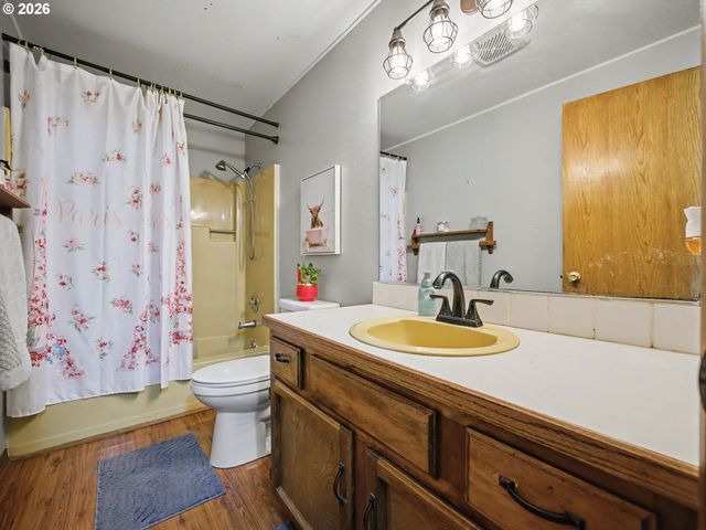 542 Ne 14TH Ave, Hillsboro, OR 97124