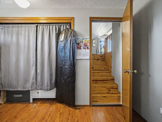 542 Ne 14TH Ave, Hillsboro, OR 97124