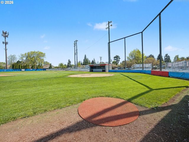 542 Ne 14TH Ave, Hillsboro, OR 97124