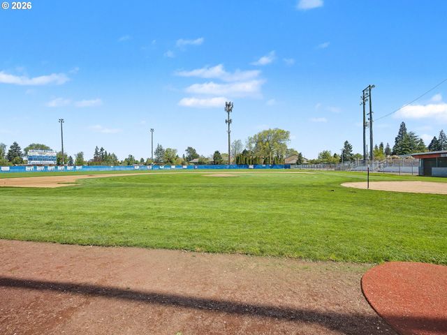 542 Ne 14TH Ave, Hillsboro, OR 97124