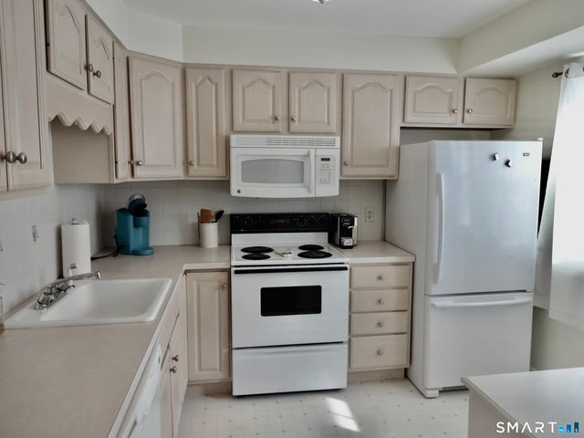 245 Unquowa Road APT 57, Fairfield, CT 06824