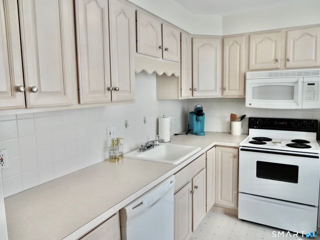 245 Unquowa Road APT 57, Fairfield, CT 06824