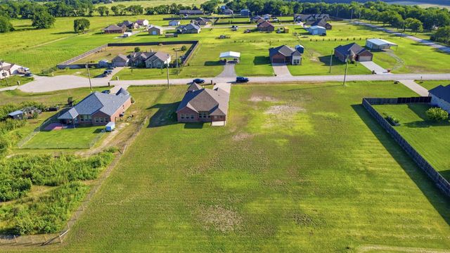 265 Delatorre Street, Trenton, TX 75490