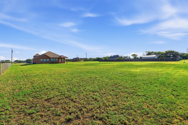 265 Delatorre Street, Trenton, TX 75490