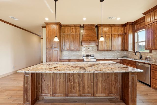265 Delatorre Street, Trenton, TX 75490