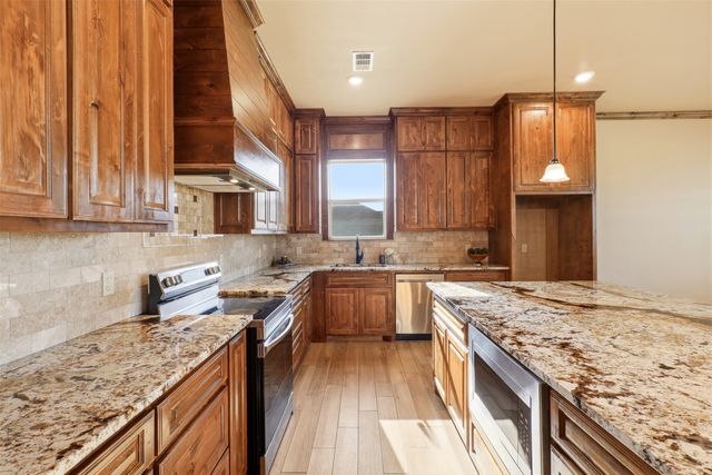 265 Delatorre Street, Trenton, TX 75490