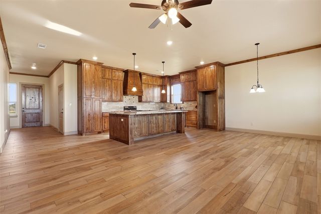 265 Delatorre Street, Trenton, TX 75490