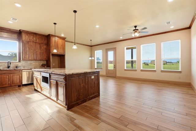 265 Delatorre Street, Trenton, TX 75490