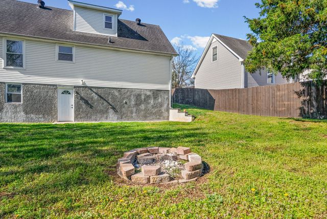 1815 Palamino Dr, Clarksville, TN 37042