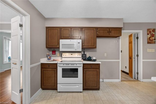 2300 Gordon Road, High Point, NC 27265