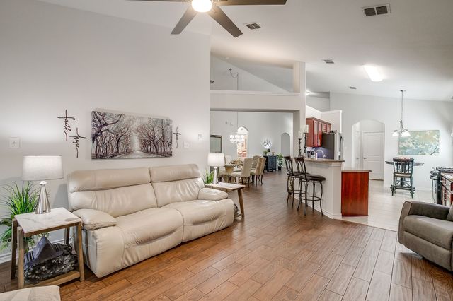 5843 Candlelight Lane, Grand Prairie, TX 75052