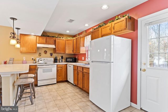 135 HUNTERS RIDGE DR, Harrisburg, PA 17110