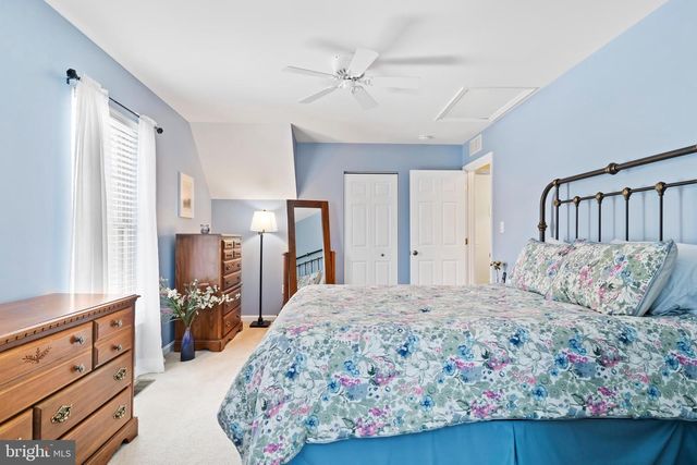 135 HUNTERS RIDGE DR, Harrisburg, PA 17110