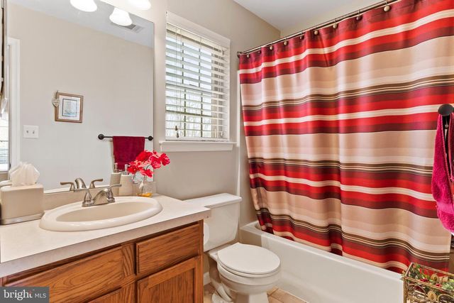 135 HUNTERS RIDGE DR, Harrisburg, PA 17110