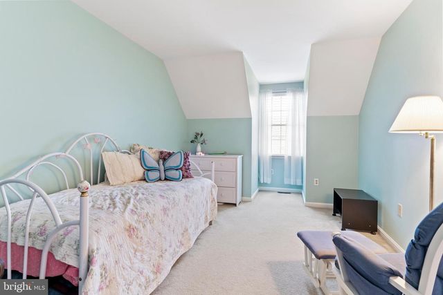 135 HUNTERS RIDGE DR, Harrisburg, PA 17110