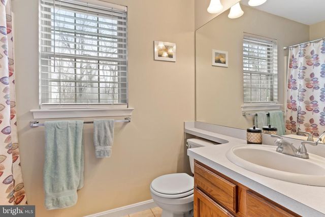 135 HUNTERS RIDGE DR, Harrisburg, PA 17110