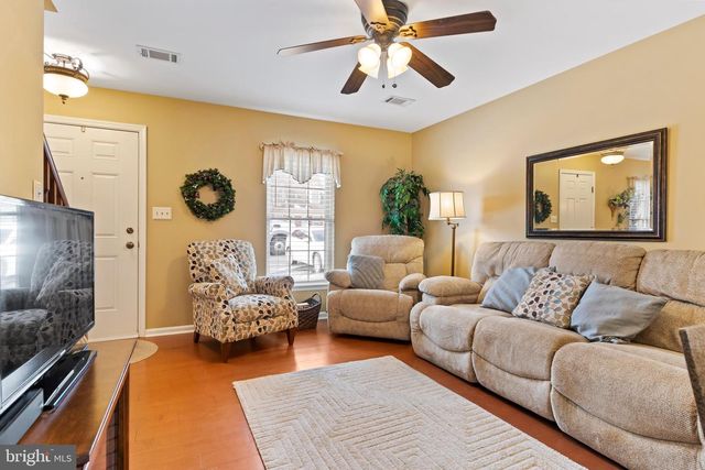 135 HUNTERS RIDGE DR, Harrisburg, PA 17110