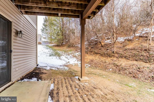 135 HUNTERS RIDGE DR, Harrisburg, PA 17110