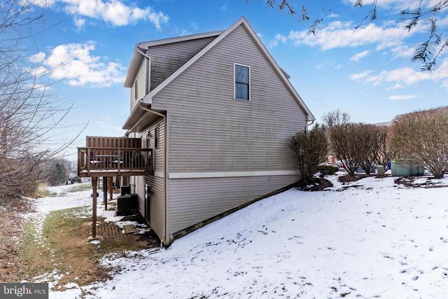 135 HUNTERS RIDGE DR, Harrisburg, PA 17110