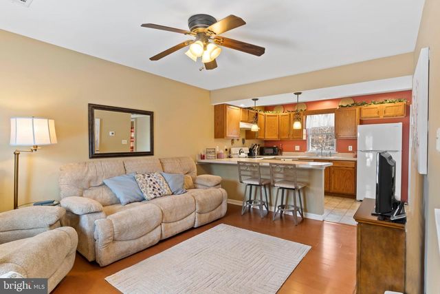 135 HUNTERS RIDGE DR, Harrisburg, PA 17110