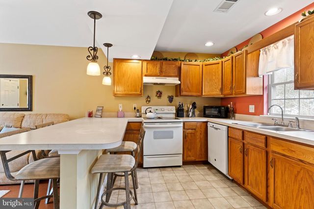 135 HUNTERS RIDGE DR, Harrisburg, PA 17110