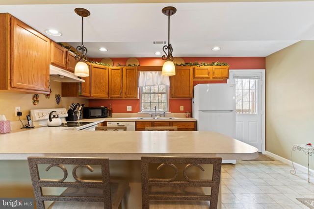 135 HUNTERS RIDGE DR, Harrisburg, PA 17110