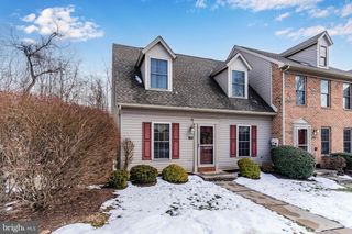 135 HUNTERS RIDGE DR, Harrisburg, PA 17110