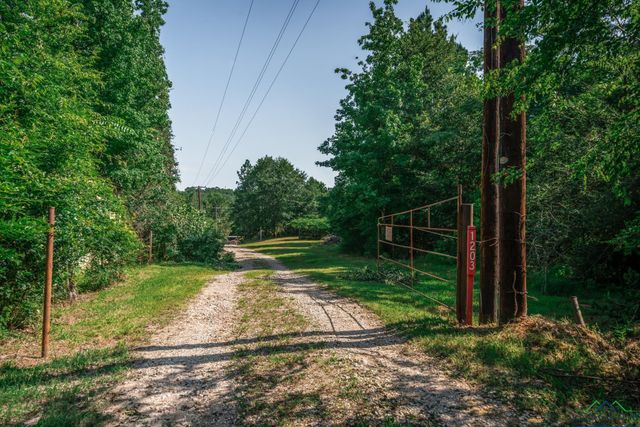 1203 Vesta Ave, Gladewater, TX 75647
