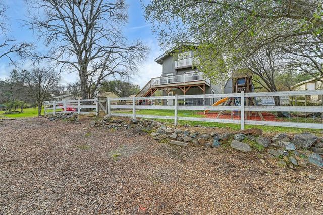 1540 American River Trl, Cool, CA 95614