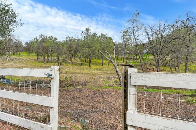 1540 American River Trl, Cool, CA 95614