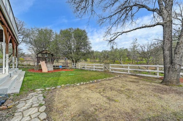 1540 American River Trl, Cool, CA 95614