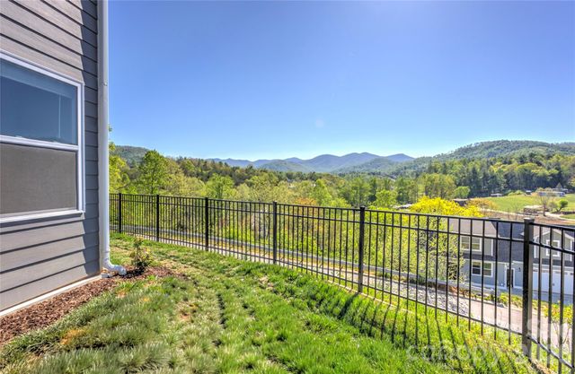 141 Amblers Knoll Road, Weaverville, NC 28787