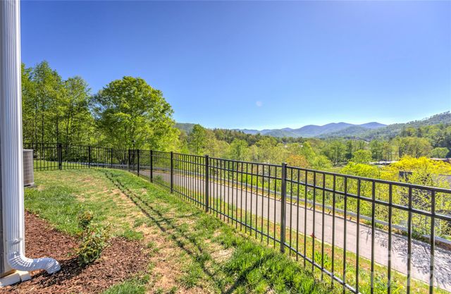 141 Amblers Knoll Road, Weaverville, NC 28787