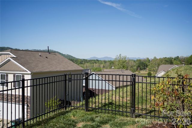 141 Amblers Knoll Road, Weaverville, NC 28787