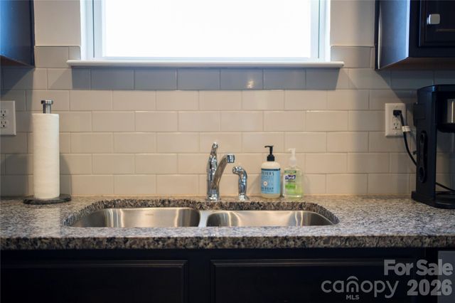 141 Amblers Knoll Road, Weaverville, NC 28787