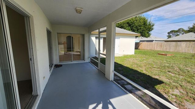 474 SW Namoit Place, Port St. Lucie, FL 34953