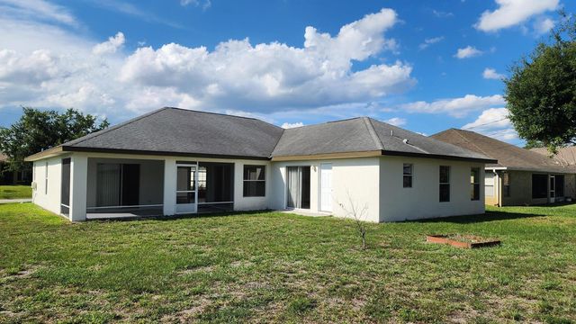 474 SW Namoit Place, Port St. Lucie, FL 34953