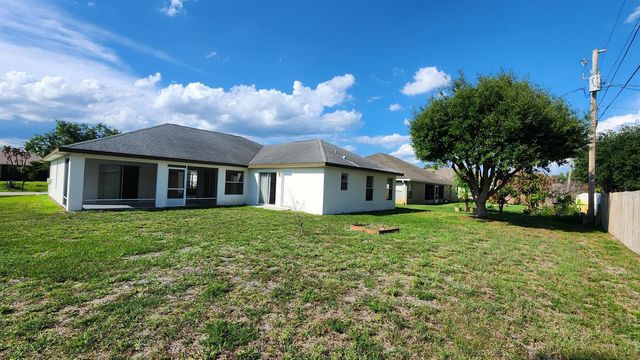 474 SW Namoit Place, Port St. Lucie, FL 34953
