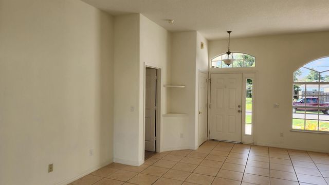 474 SW Namoit Place, Port St. Lucie, FL 34953