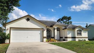 474 SW Namoit Place, Port St. Lucie, FL 34953