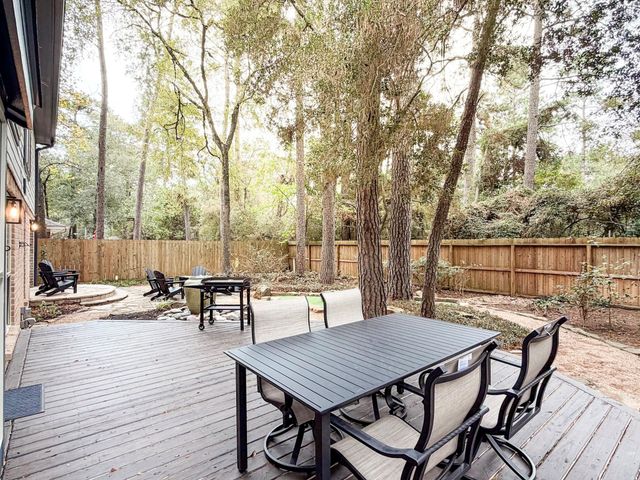 29 Pinewood Forest Court, The Woodlands, TX 77381