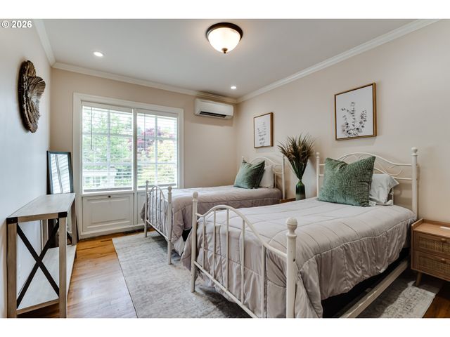 410 DARTMOOR Dr, Eugene, OR 97401