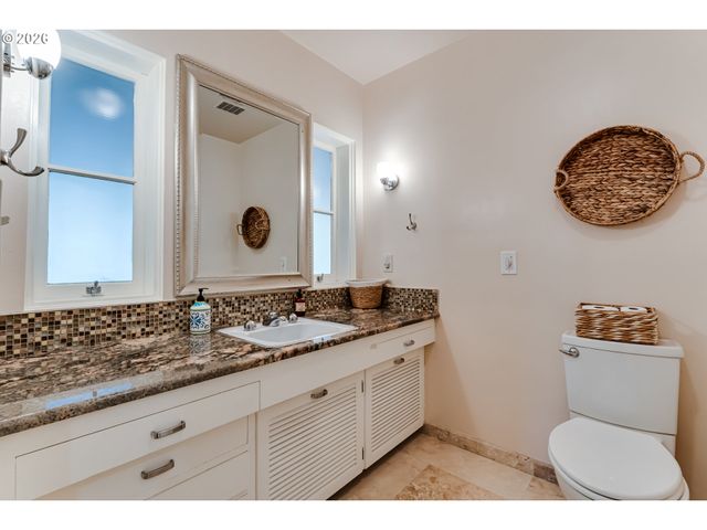 410 DARTMOOR Dr, Eugene, OR 97401