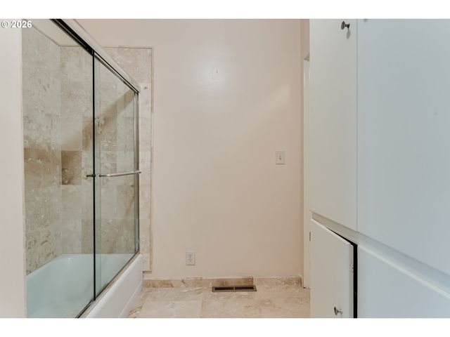 410 DARTMOOR Dr, Eugene, OR 97401