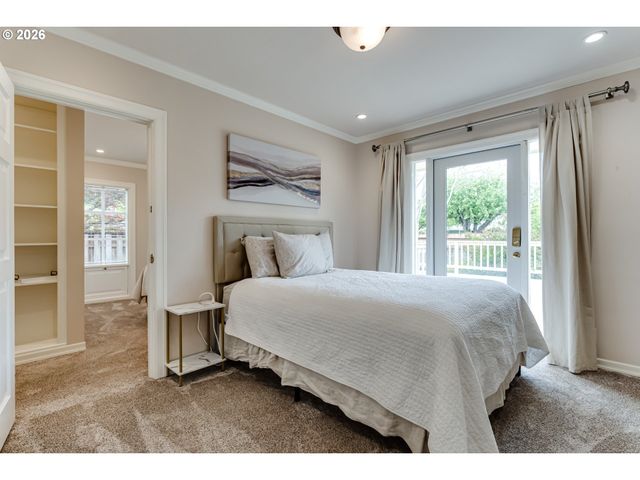 410 DARTMOOR Dr, Eugene, OR 97401