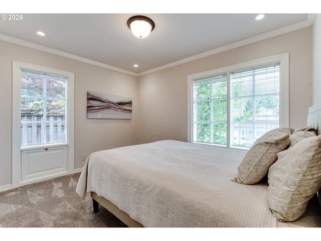 410 DARTMOOR Dr, Eugene, OR 97401