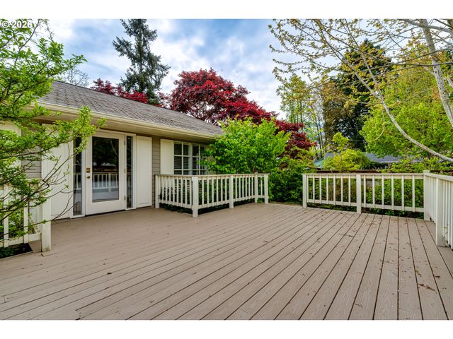 410 DARTMOOR Dr, Eugene, OR 97401